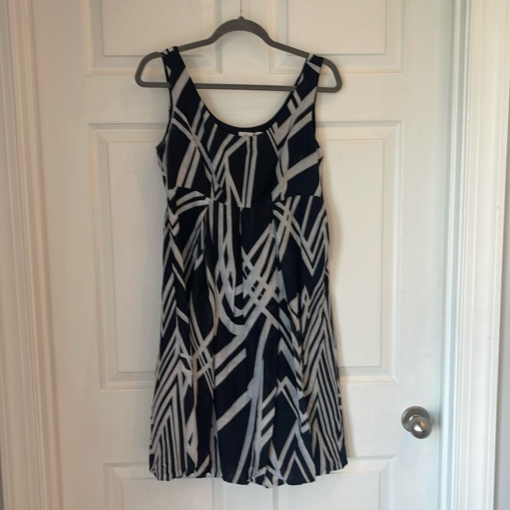 Women’s Felicia and Company size 4, black and gray silk sleeveless dress.